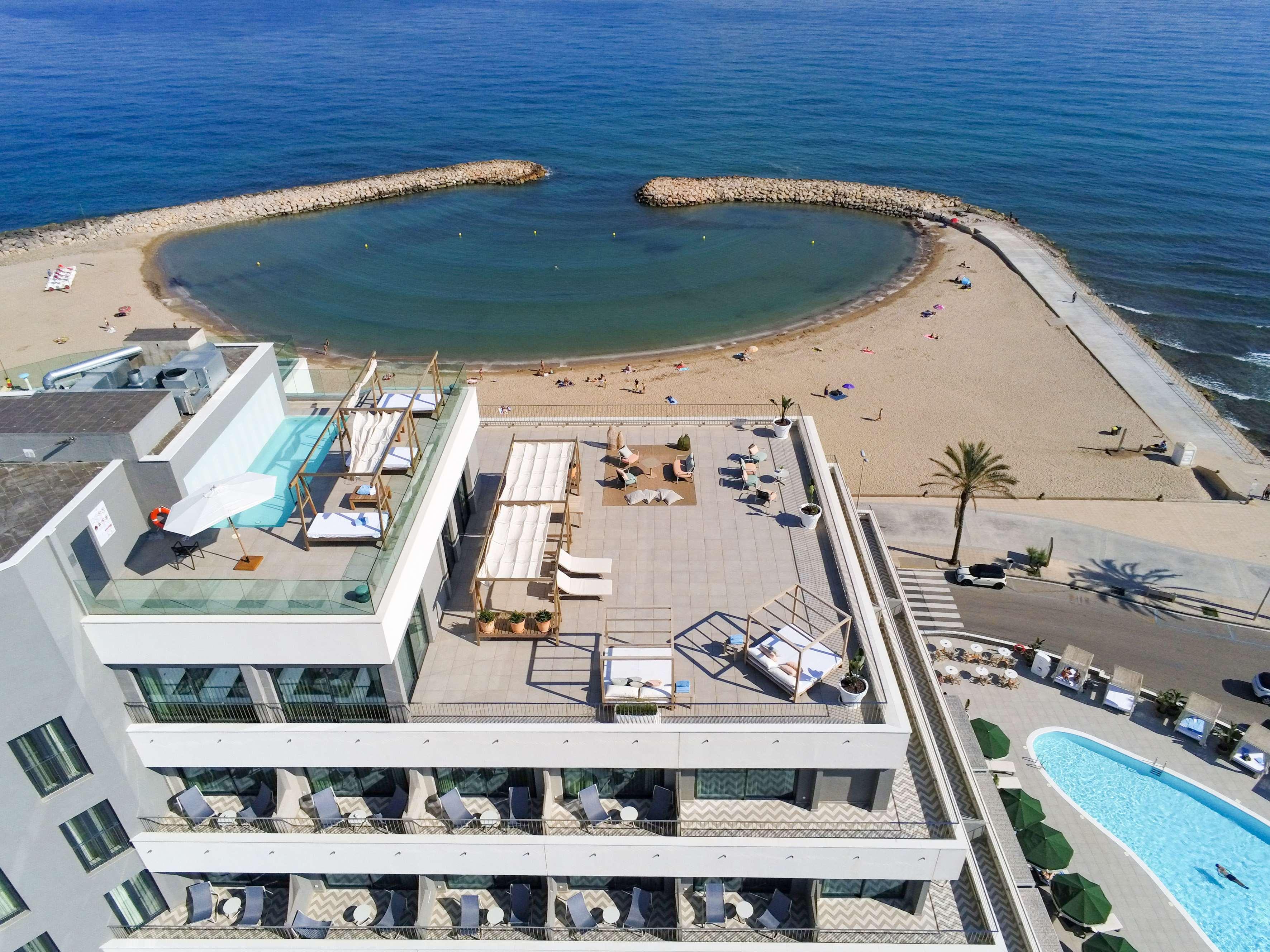 Me Sitges Terramar Hotel Ngoại thất bức ảnh Aerial view of the hotel