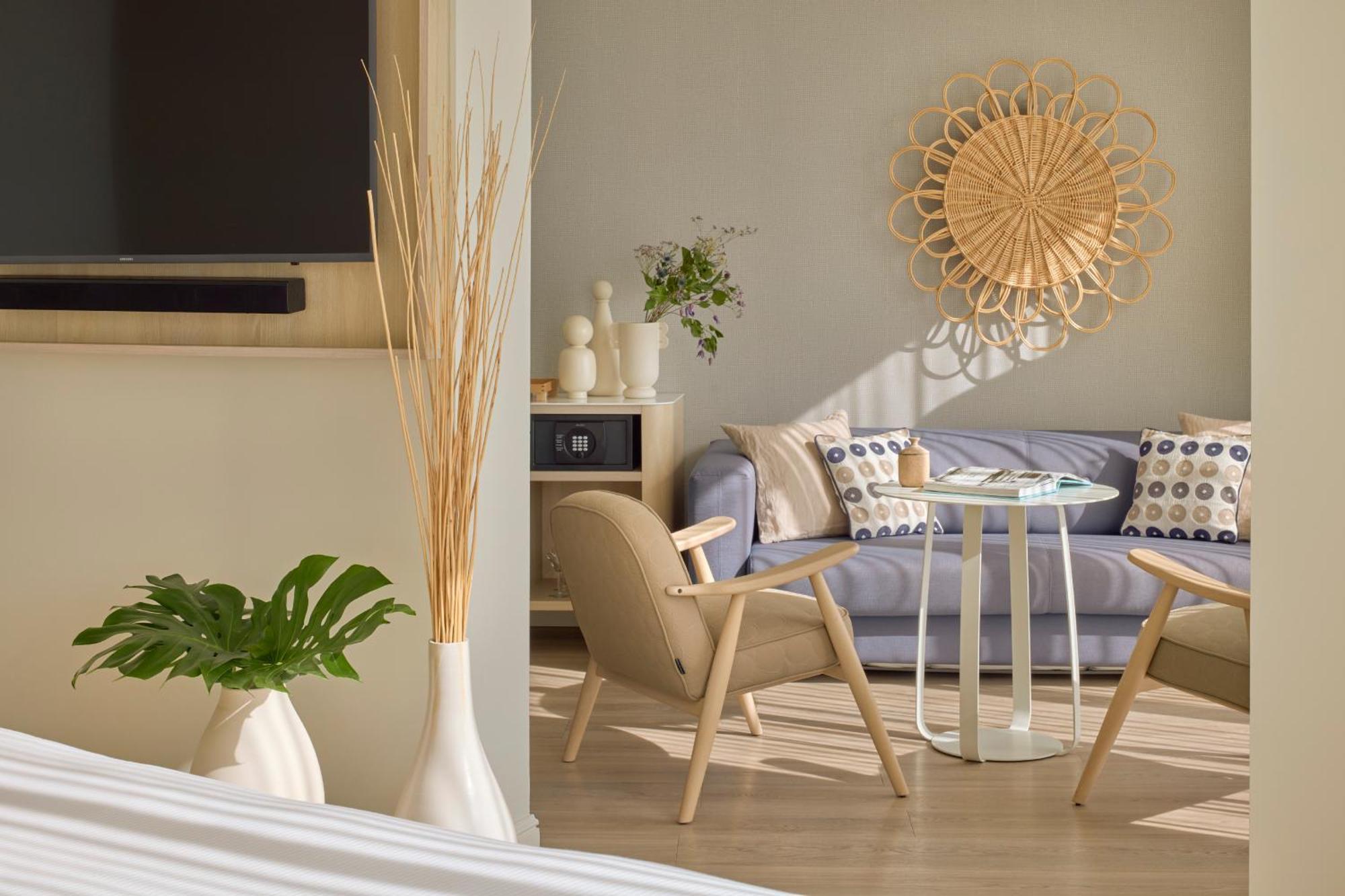 Me Sitges Terramar Hotel Ngoại thất bức ảnh A living room