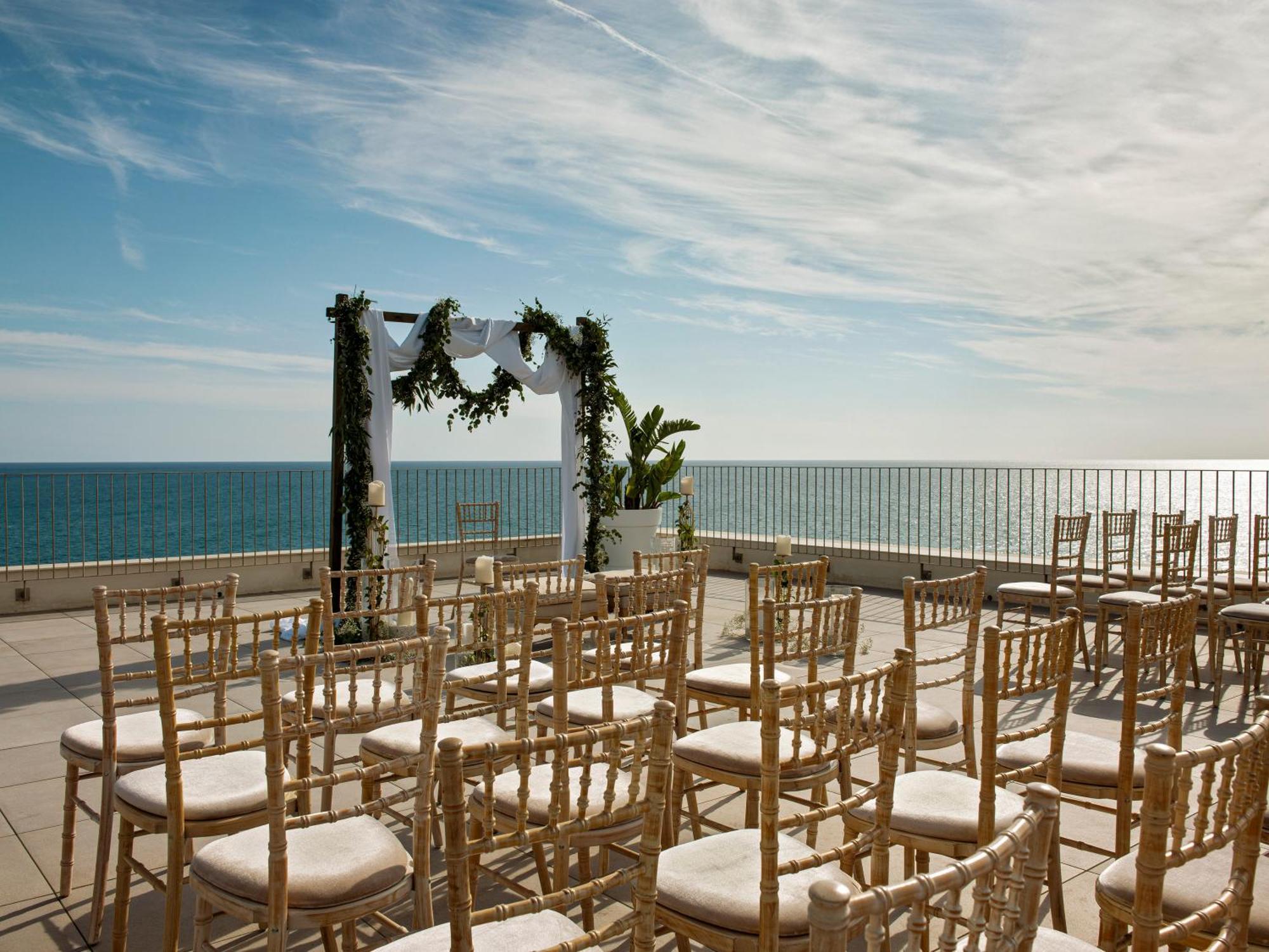 Me Sitges Terramar Hotel Ngoại thất bức ảnh The rooftop at the Beverly Hills Hotel