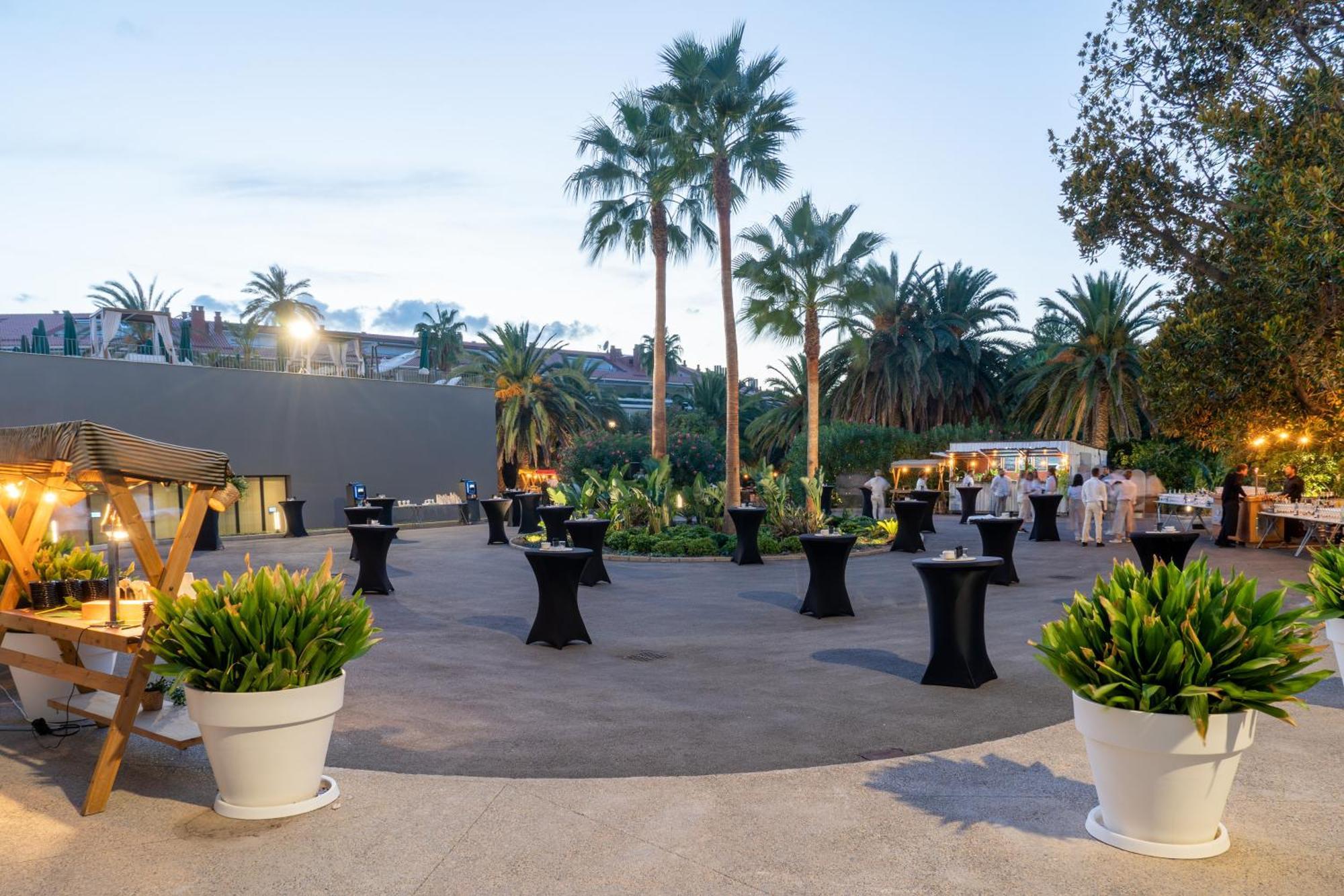 Me Sitges Terramar Hotel Ngoại thất bức ảnh The garden of the museum