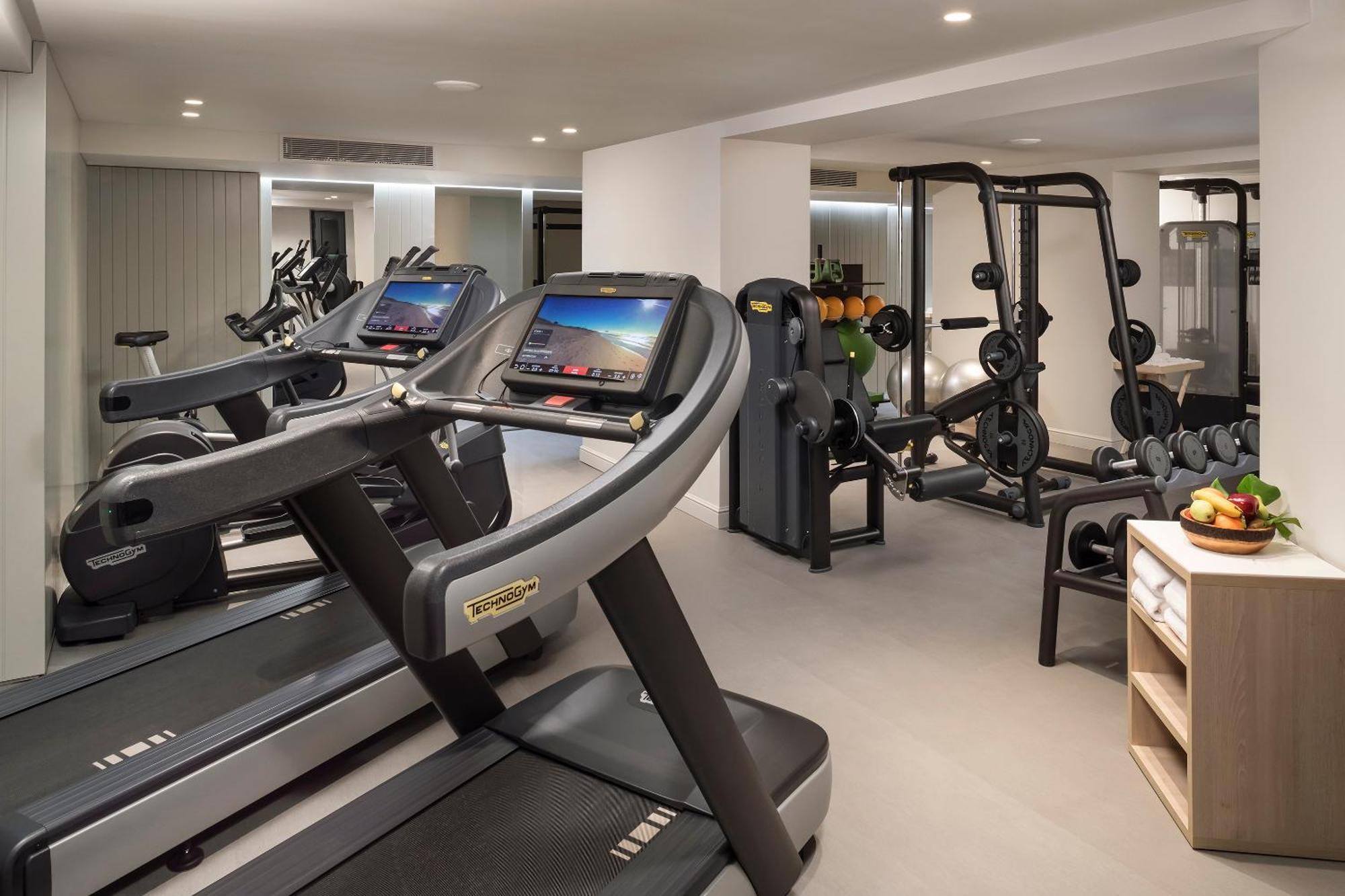 Me Sitges Terramar Hotel Ngoại thất bức ảnh The gym at The Dorchester