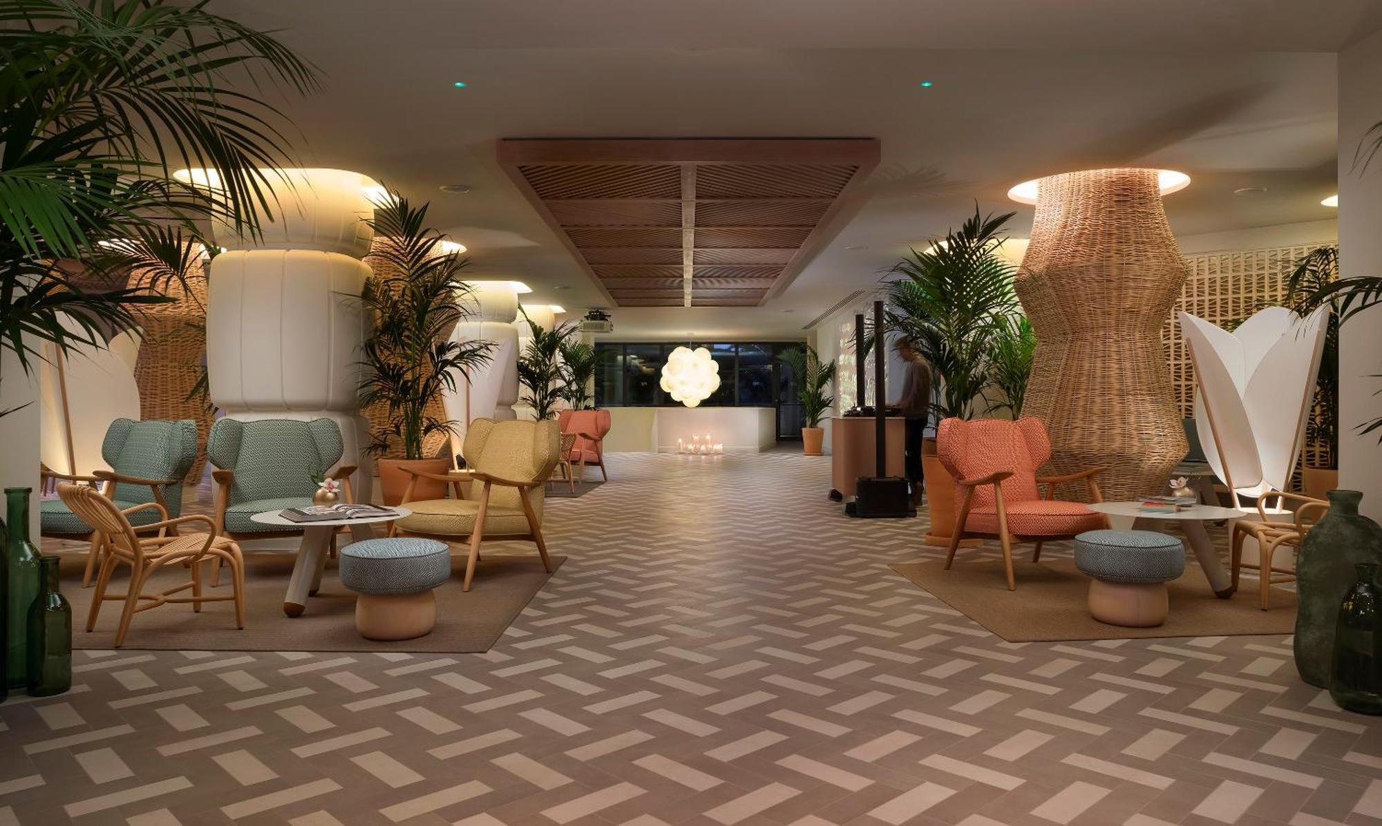 Me Sitges Terramar Hotel Ngoại thất bức ảnh The lobby of the hotel