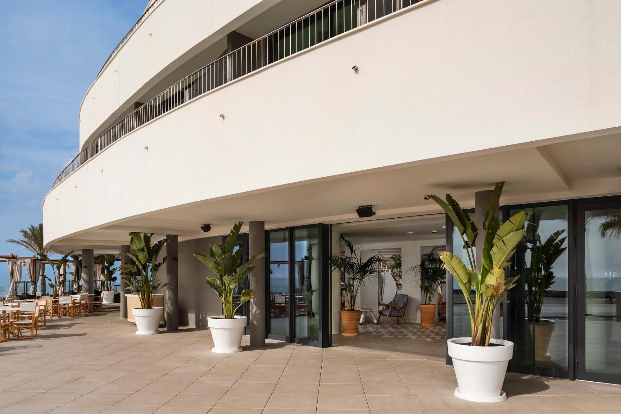Me Sitges Terramar Hotel Ngoại thất bức ảnh The 1011 building