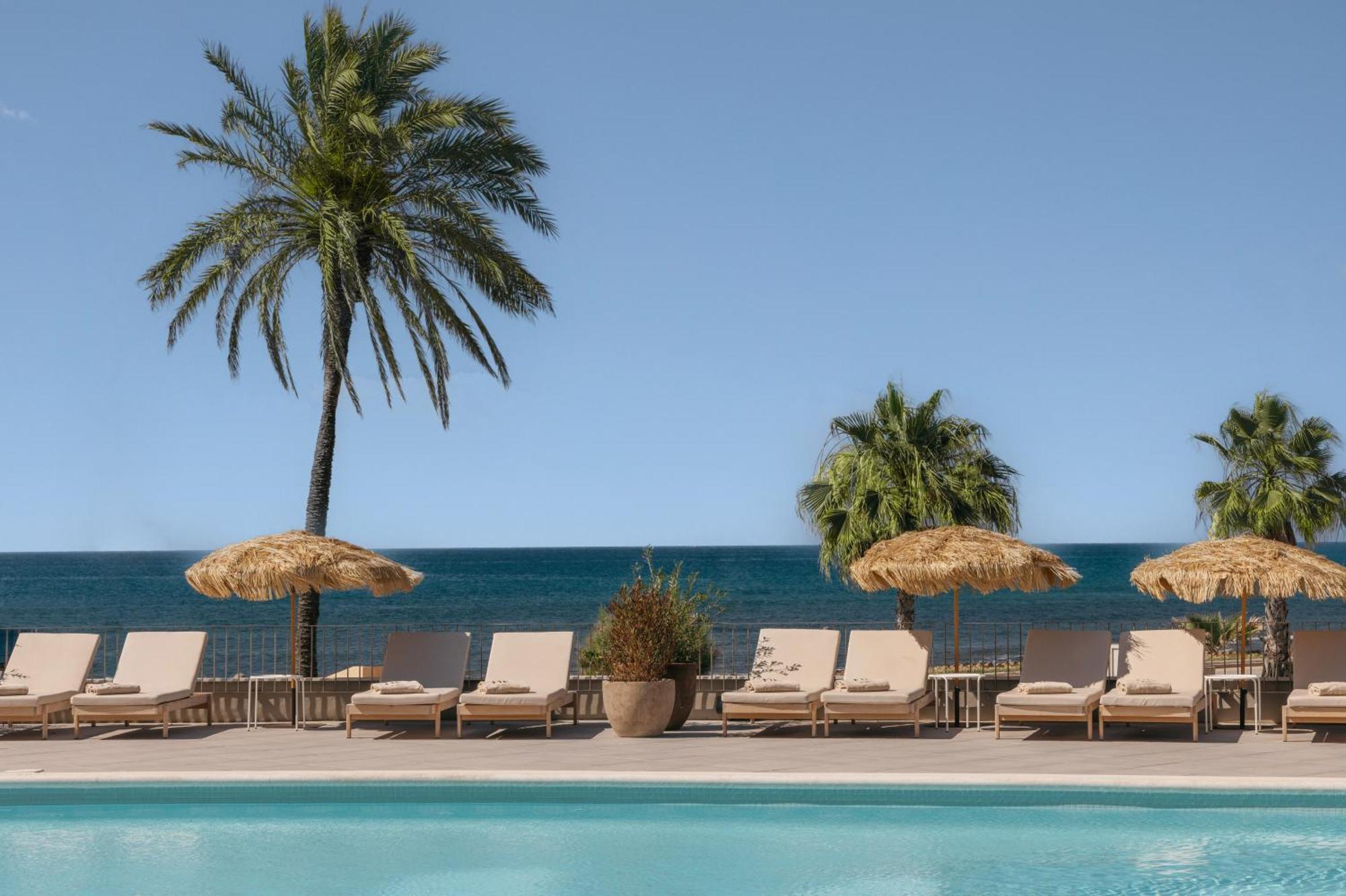 Me Sitges Terramar Hotel Ngoại thất bức ảnh The pool at the Hotel