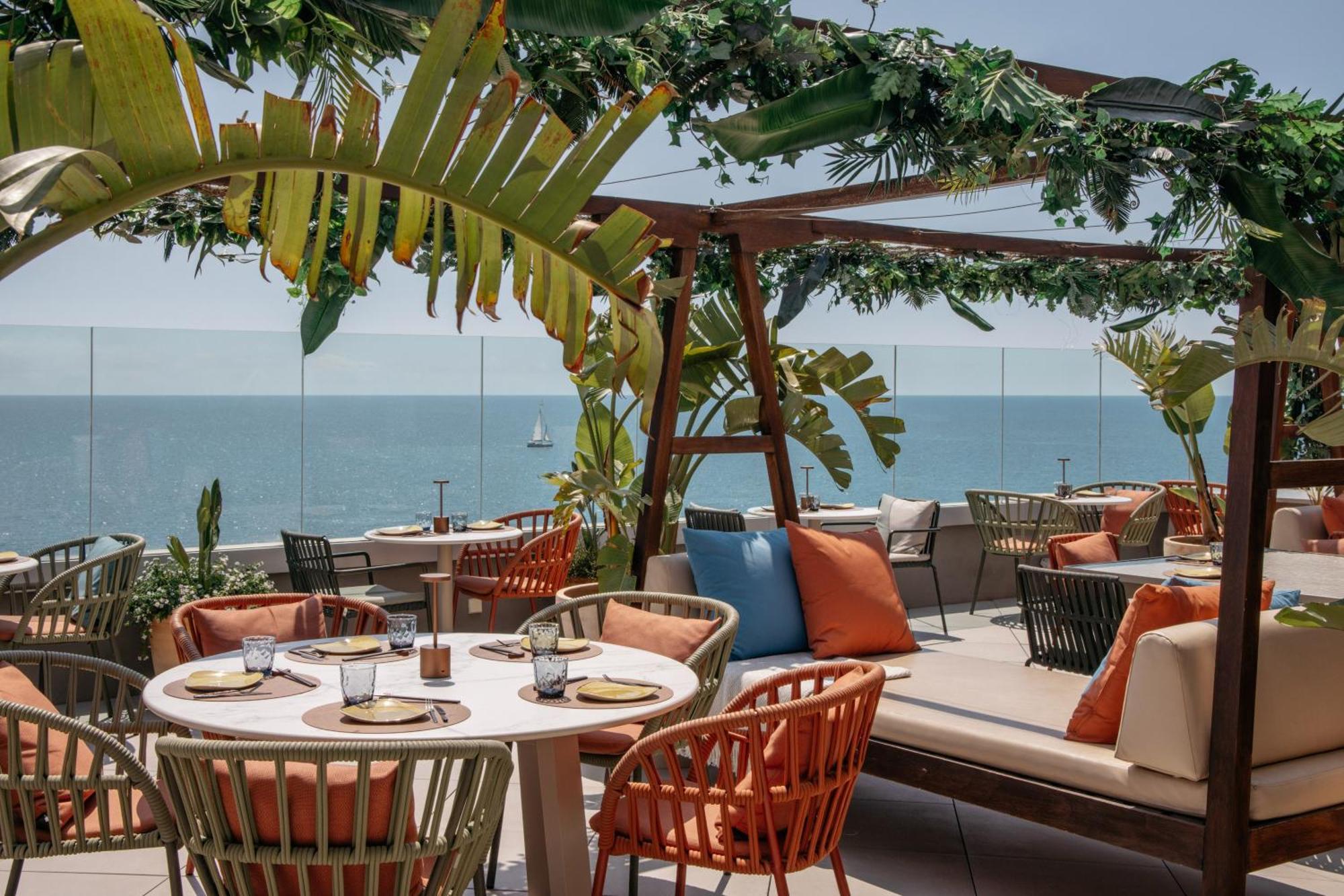 Me Sitges Terramar Hotel Ngoại thất bức ảnh The Deck